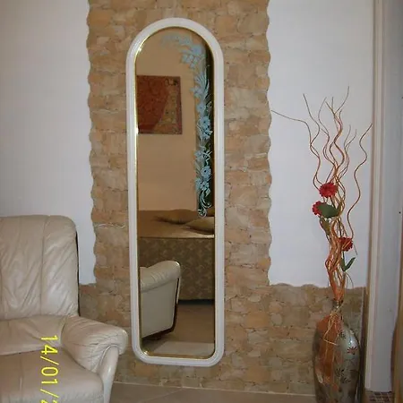 Bed and Breakfast Domos Le Due Tuie 3*