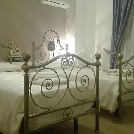 Couette-café Domos Le Due Tuie *