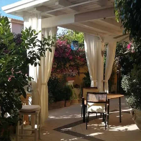Oda ve Kahvaltı Domos Le Due Tuie 3*