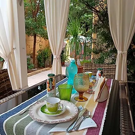 Bed & Breakfast Domos Le Due Tuie 3*