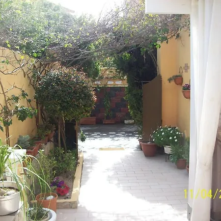 Domos Le Due Tuie Bed & Breakfast Piscinas