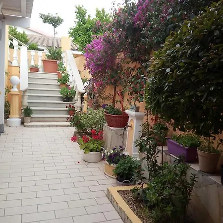 Domos Le Due Tuie Oda ve Kahvaltı Piscinas