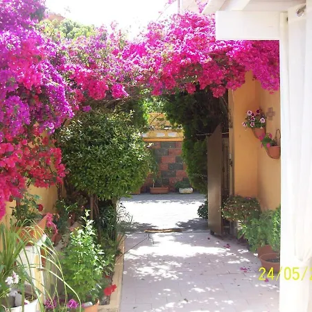Bed & Breakfast Domos Le Due Tuie *
